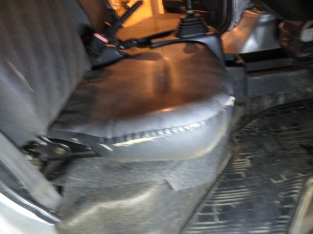 キャリイトラック ＫＣエアコン・パワステ　運転席エアバッグ　ラジオ　フロアマット　ドアバイザー　エアコン　パワステ　４ＷＤ　３方開　トラック　５速マニュアル　荷台マット　荷台ゲートチェーン（58枚目）