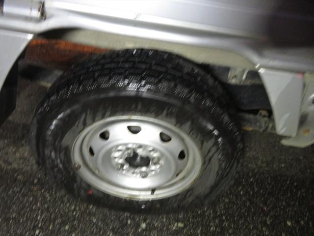 キャリイトラック ＫＣエアコン・パワステ　運転席エアバッグ　ラジオ　フロアマット　ドアバイザー　エアコン　パワステ　４ＷＤ　３方開　トラック　５速マニュアル　荷台マット　荷台ゲートチェーン（60枚目）