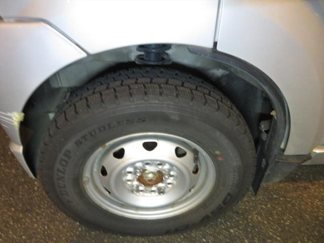 キャリイトラック ＫＣエアコン・パワステ　運転席エアバッグ　ラジオ　フロアマット　ドアバイザー　エアコン　パワステ　４ＷＤ　３方開　トラック　５速マニュアル　荷台マット　荷台ゲートチェーン（62枚目）