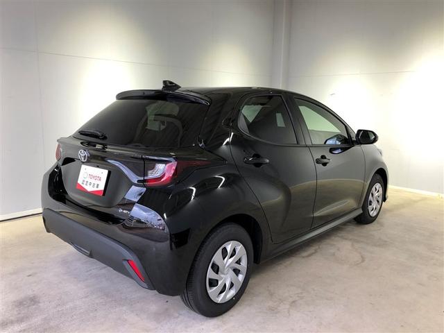 ヤリス ハイブリッドＵ　サポカーＳ　クルーズコントロール　ＥＴＣ　メディアプレイヤー接続　バックモニター　車線逸脱警報　横滑り防止装置　モケットシート　先進ライト　パワーウィンドウ　パワーステアリング　スマートキー（2枚目）