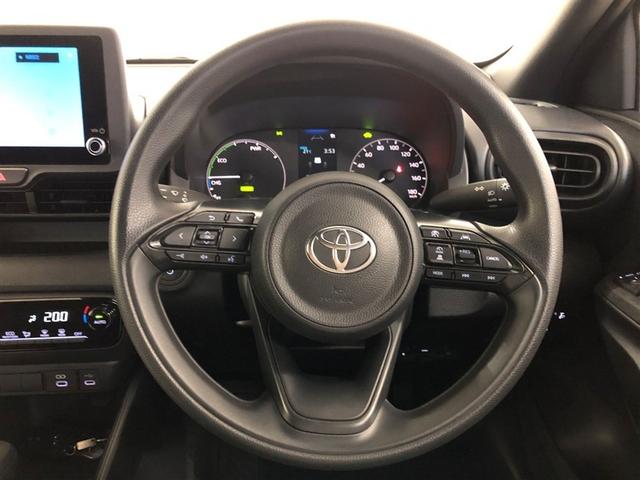 ヤリス ハイブリッドＵ　サポカーＳ　クルーズコントロール　ＥＴＣ　メディアプレイヤー接続　バックモニター　車線逸脱警報　横滑り防止装置　モケットシート　先進ライト　パワーウィンドウ　パワーステアリング　スマートキー（4枚目）