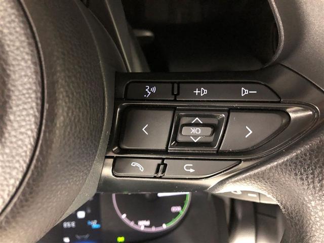 ヤリス ハイブリッドＵ　サポカーＳ　クルーズコントロール　ＥＴＣ　メディアプレイヤー接続　バックモニター　車線逸脱警報　横滑り防止装置　モケットシート　先進ライト　パワーウィンドウ　パワーステアリング　スマートキー（6枚目）