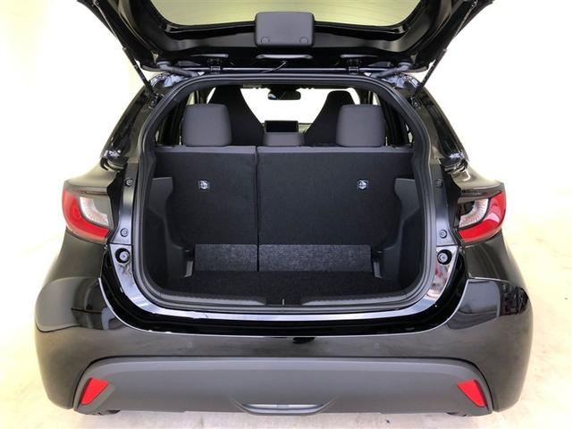 ヤリス ハイブリッドＵ　サポカーＳ　クルーズコントロール　ＥＴＣ　メディアプレイヤー接続　バックモニター　車線逸脱警報　横滑り防止装置　モケットシート　先進ライト　パワーウィンドウ　パワーステアリング　スマートキー（30枚目）