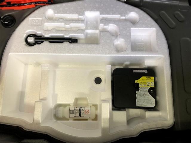 ヤリス ハイブリッドＵ　サポカーＳ　クルーズコントロール　ＥＴＣ　メディアプレイヤー接続　バックモニター　車線逸脱警報　横滑り防止装置　モケットシート　先進ライト　パワーウィンドウ　パワーステアリング　スマートキー（32枚目）