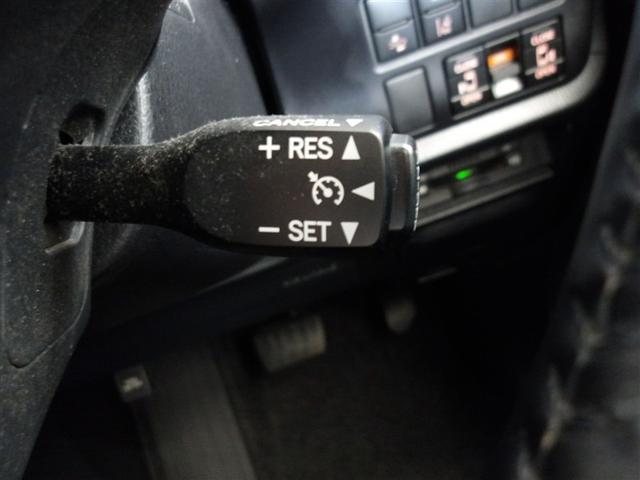 クルーズコントロール機能付き。高速道路などでアクセルを踏まず設定速度を保ち、ドライバーの負担を軽減します。