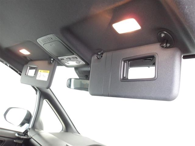 身だしなみのチェックに便利なバニティミラー付きサンバイザーです。夜間に便利な照明も付いています。