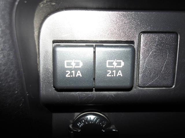 前席にオーディオ接続Ｔｙｐｅ−Ａ端子と充電用のＵＳＢＴｙｐｅ−Ｃ端子があります
