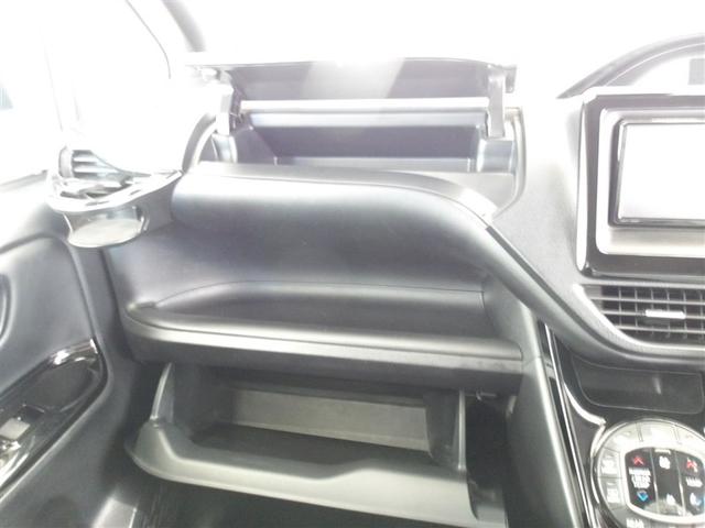 車検証などの収納に便利なグローブボックスです。