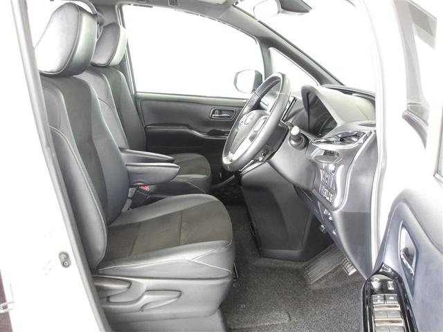 座り心地の良いシート、運転席も助手席もリラックスしてゆったり座れます。