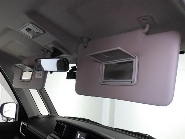 身だしなみのチェックに便利なバニティミラー付きサンバイザーです。