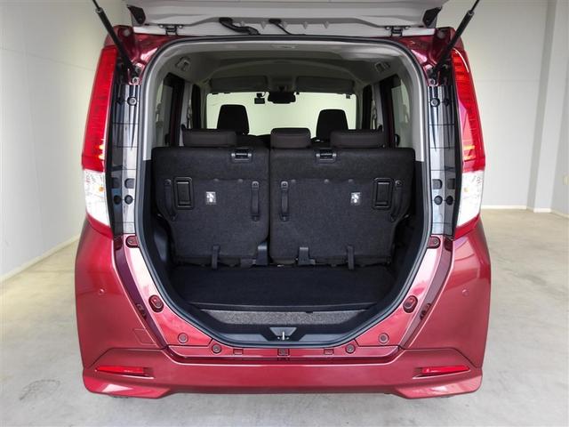 ラゲージスペースは大開口＆低床で重く大きな荷物も積み込みやすいです。