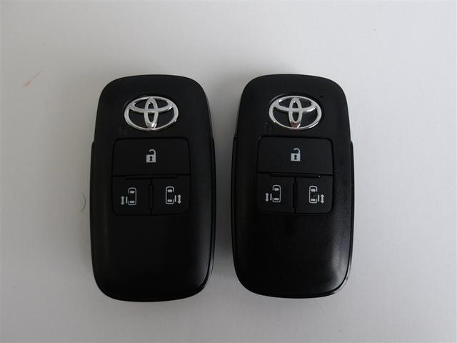 スマートキー２個付いています。キーを携帯するだけでドアの施錠・解錠やエンジンスタートができます。