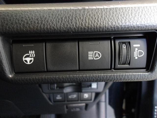 プリウス Ｚ　サポカーＳ　ブラインドスポットモニター　パノラミックビューモニター　クルーズコントロール　電源コンセント　両席シートヒーター　パワーシート　合成皮革シート　メディアプレイヤー接続　バックモニター（14枚目）