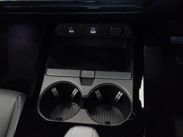 プリウス Ｚ　サポカーＳ　ブラインドスポットモニター　パノラミックビューモニター　クルーズコントロール　電源コンセント　両席シートヒーター　パワーシート　合成皮革シート　メディアプレイヤー接続　バックモニター（25枚目）