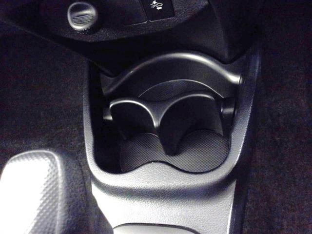 ヴィッツ ハイブリッドＦ　ワンセグ　ＨＤＤナビ　ＤＶＤ再生　ミュージックプレイヤー接続可　バックカメラ　衝突被害軽減システム　ＥＴＣ（23枚目）