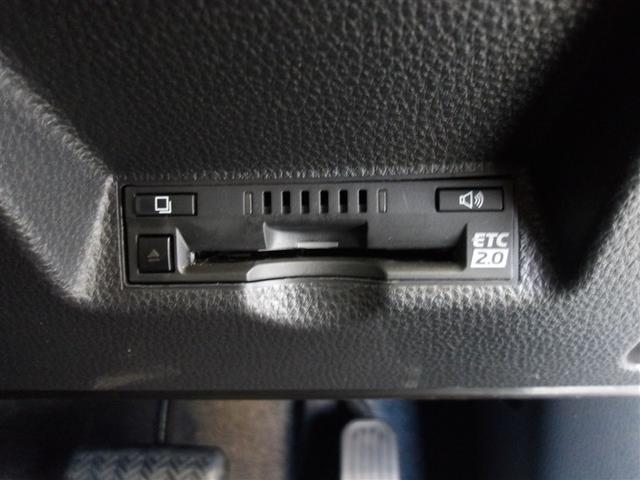 ヤリスクロス ハイブリッドＺ　サポカーＳ　クルーズコントロール　前後ドライブレコーダー　ＥＴＣ　ブラインドスポットモニター　両席シートヒーター　リアスポイラー　メディアプレイヤー接続　バックモニター　純正アルミ（9枚目）