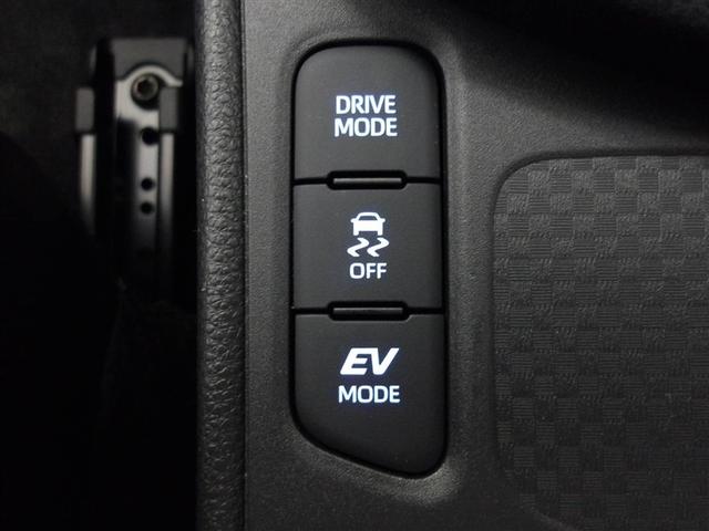 ヤリスクロス ハイブリッドＺ　サポカーＳ　クルーズコントロール　前後ドライブレコーダー　ＥＴＣ　ブラインドスポットモニター　両席シートヒーター　リアスポイラー　メディアプレイヤー接続　バックモニター　純正アルミ（16枚目）