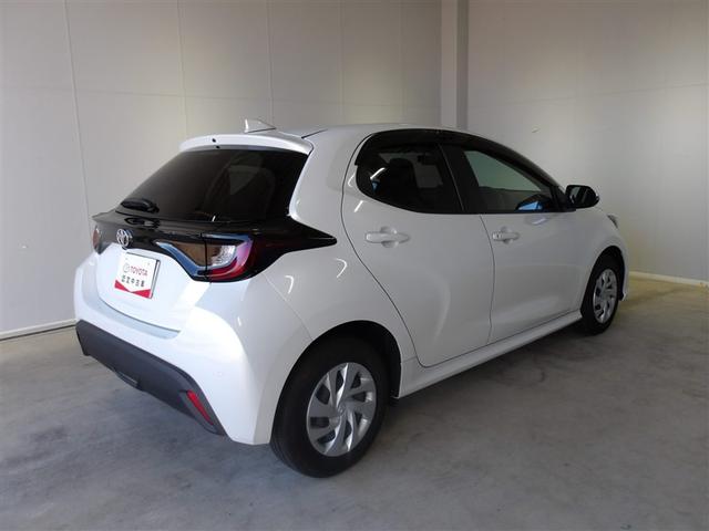 ヤリス G サポカーS ETC 前後ドライブレコーダー メディアプレイヤー接続 バックモニター モケットシート フルセグ 車線逸脱警報 横滑り防止装置 パワーウィンドウ 先進ライト スマートキー(3枚目)