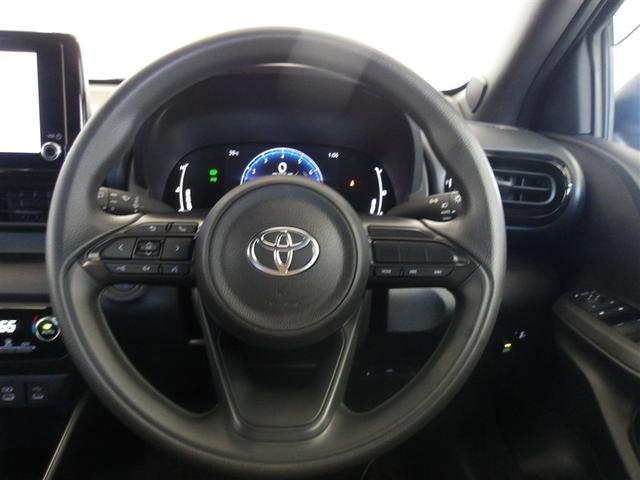 ヤリス G サポカーS ETC 前後ドライブレコーダー メディアプレイヤー接続 バックモニター モケットシート フルセグ 車線逸脱警報 横滑り防止装置 パワーウィンドウ 先進ライト スマートキー(5枚目)