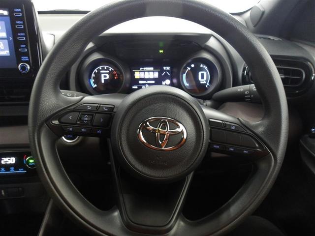 ヤリス Ｇ　サポカー　メディアプレイヤー接続　バックモニター　モケットシート　車線逸脱警報　横滑り防止装置　スマートキー　パワーステアリング　パワーウィンドウ　モケットシート　先進ライト（4枚目）