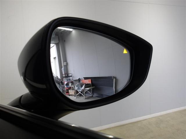 �ׂ̎Ԑ��𑖂�Ԃ����m���㑤������̎Ԃ�}�ڋ߂��Ă���Ԃ��h�A�~���[�̃C���W�P�[�^�[��_�������邱�ƂŒm�点�Ă���܂��B