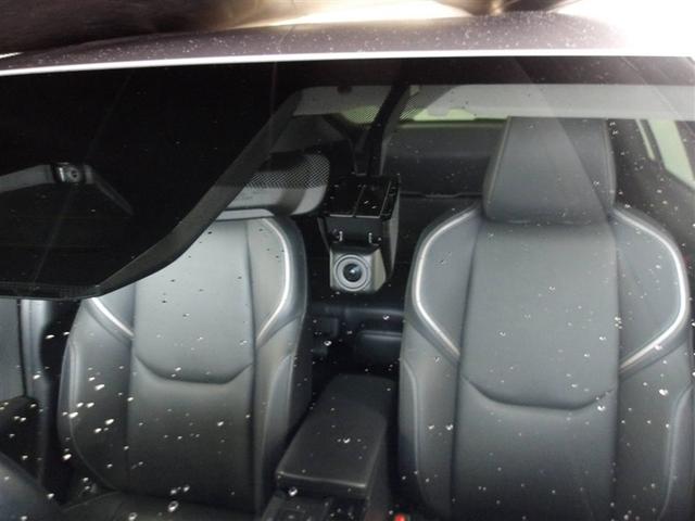 プリウス Ｚ　サポカーＳ　クルーズコントロール　ドライブレコーダー　電源コンセント　ＥＴＣ　フロントスポイラー　パワーシート　両席シートヒーター　メディアプレイヤー接続　バックモニター　合成皮革シート（8枚目）