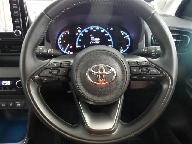 ヤリスクロス Ｚ　サポカーＳ　４ＷＤ　クルーズコントロール　パノラミックビューモニター　両席シートヒーター　バックモニター　メディアプレイヤー接続　合成皮革シート　フルセグ　ＬＥＤヘッドライト　車線逸脱警報（4枚目）