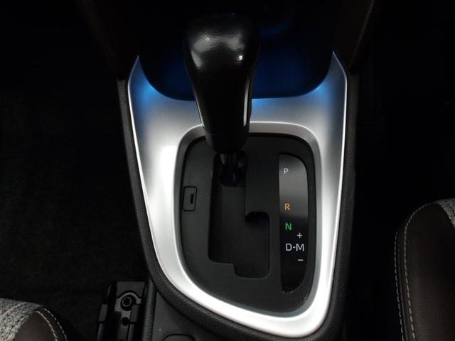 ヤリスクロス Ｚ　サポカーＳ　４ＷＤ　クルーズコントロール　パノラミックビューモニター　両席シートヒーター　バックモニター　メディアプレイヤー接続　合成皮革シート　フルセグ　ＬＥＤヘッドライト　車線逸脱警報（12枚目）