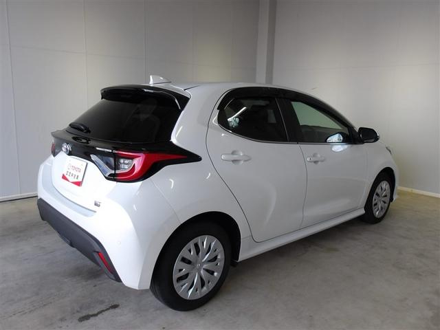 ヤリス ハイブリッドＺ　サポカーＳ　クルーズコントロール　ブラインドスポットモニター　パノラミックビューモニター　ドライブレコーダー　ＥＴＣ　電源コンセント　両席シートヒーター　メディアプレイヤー接続　ＤＶＤＣＤ再生（2枚目）