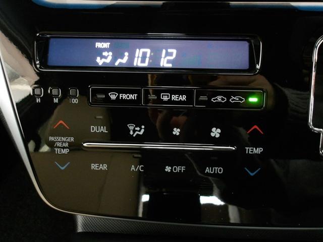 オートエアコンです。車内を設定温度に保ち、快適空間をキープします。