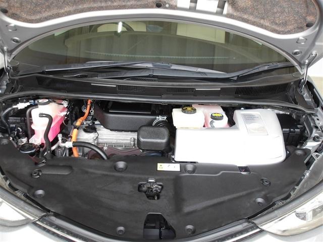 普段はあまり見ないエンジンルーム内も綺麗に仕上げています。見えないところも清潔に保ちたいですよね。