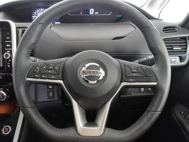 セレナ ハイウェイスター プロパイロットエディション 4WD フルセグ メモリーナビ DVD再生 ミュージックプレイヤー接続可 後席モニター バックカメラ 衝突被害軽減システム ETC ドラレコ 両側電動スライド LEDヘッドランプ ウオークスルー(11枚目)