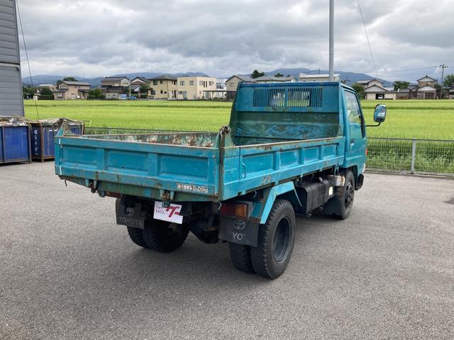 　トラック　ダンプ　ＭＴ　後輪ダブル　パワーウィンドウ　乗車定員３名(4枚目)