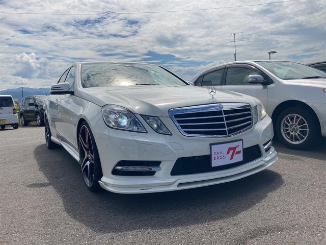 Ｅ３５０　アバンギャルド　アルミ　サンルーフ　スポイラー　本革　パワーシート　シートヒーター　ナビ　バックカメラ　パール　乗車定員５名　オートエアコン(3枚目)