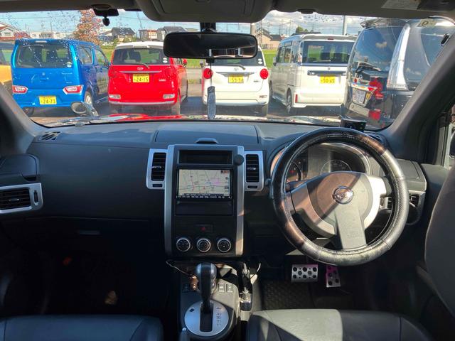 エクストレイル ２０Ｘ　４ＷＤ　バックカメラ　ナビ　ＴＶ　オートライト　アルミホイール　スマートキー　シートヒーター　ＣＶＴ　盗難防止システム　衝突安全ボディ　ＡＢＳ　エアコン　パワーステアリング　パワーウィンドウ（2枚目）