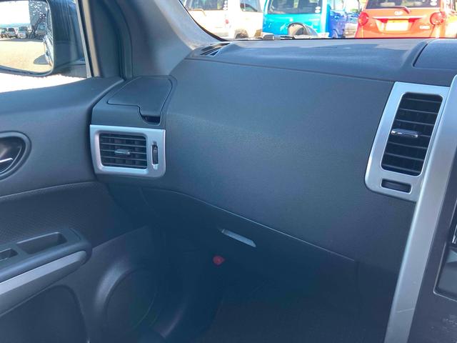 エクストレイル ２０Ｘ　４ＷＤ　バックカメラ　ナビ　ＴＶ　オートライト　アルミホイール　スマートキー　シートヒーター　ＣＶＴ　盗難防止システム　衝突安全ボディ　ＡＢＳ　エアコン　パワーステアリング　パワーウィンドウ（23枚目）