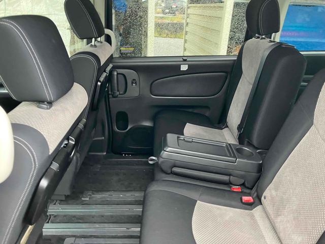 セレナ ２０Ｘ　Ｓ－ハイブリッドアドバンスドセーフティパック　ドライブレコーダー　ＥＴＣ　全周囲カメラ　ナビ　ＴＶ　クリアランスソナー　オートクルーズコントロール　レーンアシスト　衝突被害軽減システム　両側電動スライドドア　オートライト　スマートキー（14枚目）