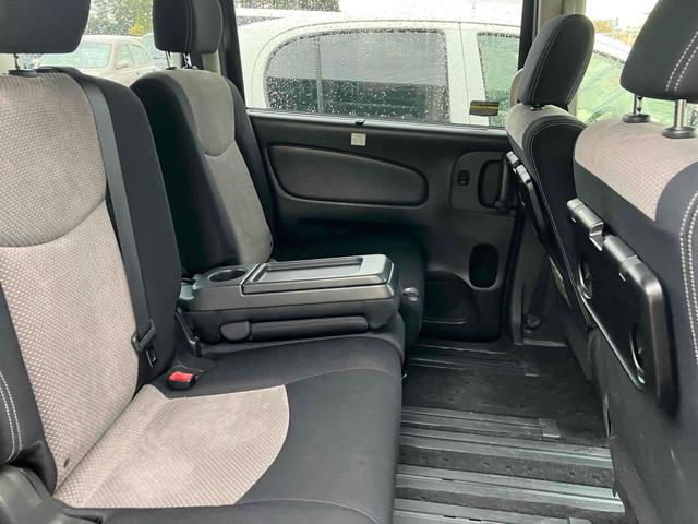 セレナ ２０Ｘ　Ｓ－ハイブリッドアドバンスドセーフティパック　ドライブレコーダー　ＥＴＣ　全周囲カメラ　ナビ　ＴＶ　クリアランスソナー　オートクルーズコントロール　レーンアシスト　衝突被害軽減システム　両側電動スライドドア　オートライト　スマートキー（17枚目）