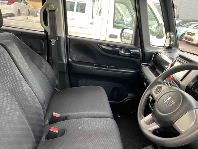 Ｎ－ＢＯＸカスタム Ｇ・Ｌパッケージ　両側スライド・片側電動　オートライト　ＨＩＤ　スマートキー　アイドリングストップ　電動格納ミラー　ベンチシート　ＣＶＴ　盗難防止システム　ＡＢＳ　ＥＳＣ　ＣＤ　ＤＶＤ再生　ミュージックプレイヤー接続可（14枚目）