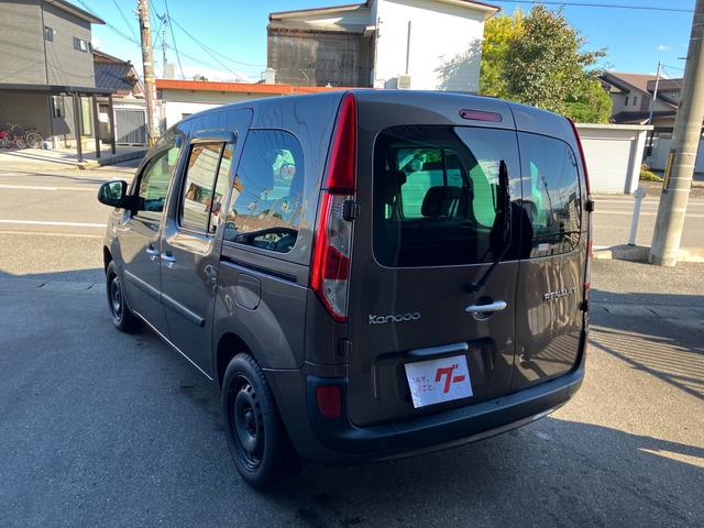 カングー ゼン　メモリーナビ　フルセグ　Ｂｌｕｅｔｏｏｔｈ対応　バックカメラ　前後ドライブレコーダー　ＥＴＣ　ＬＥＤヘッドライト　キーレスエントリー　運転席・助手席・サイドエアバック　ＡＢＳ　横滑り防止　盗難防止（12枚目）