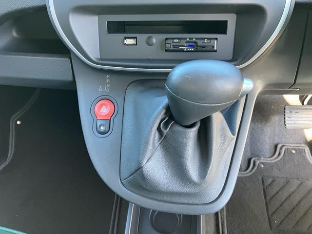 カングー ゼン　メモリーナビ　フルセグ　Ｂｌｕｅｔｏｏｔｈ対応　バックカメラ　前後ドライブレコーダー　ＥＴＣ　ＬＥＤヘッドライト　キーレスエントリー　運転席・助手席・サイドエアバック　ＡＢＳ　横滑り防止　盗難防止（29枚目）