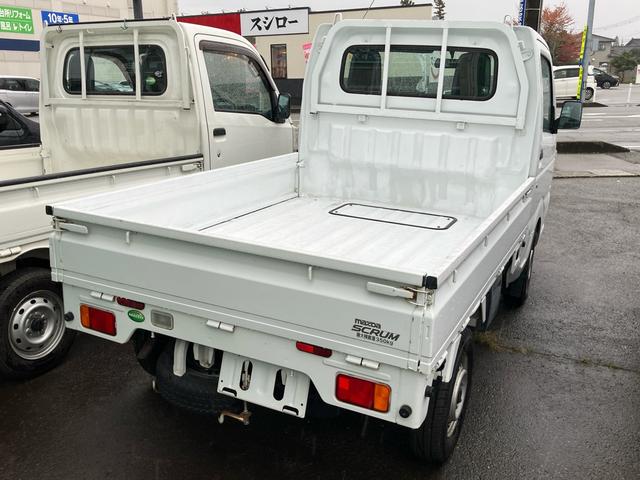 スクラムトラック ＫＣエアコン・パワステ　４ＷＤ　地デジＴＶ　ポータブルナビ　オートマ　運転席・助手席エアバック（4枚目）