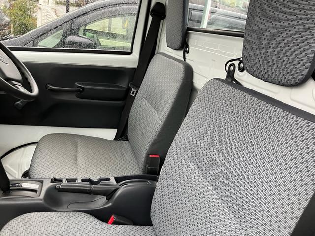 スクラムトラック ＫＣエアコン・パワステ　４ＷＤ　地デジＴＶ　ポータブルナビ　オートマ　運転席・助手席エアバック（11枚目）