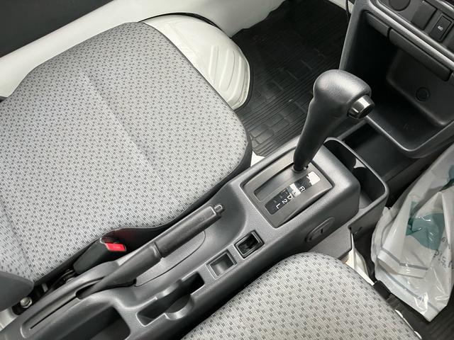 スクラムトラック ＫＣエアコン・パワステ　４ＷＤ　地デジＴＶ　ポータブルナビ　オートマ　運転席・助手席エアバック（14枚目）