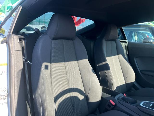 ＴＴクーペ ２．０ＴＦＳＩ　クワトロ　純正フルセグナビ　バックカメラ　スマートキー　ターボ　パドルシフト　パワーシート　オートライト　オートエアコン　クルーズコントロール　ステアリングスイッチ　フォグライト　ドラレコ前後　純正ＡＷ　ＥＴＣ（13枚目）