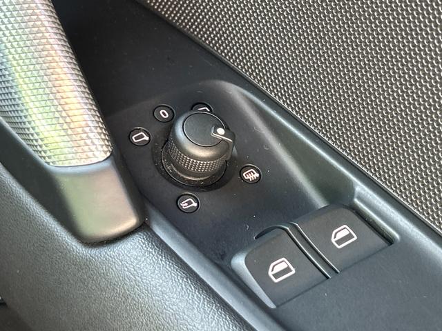 ＴＴクーペ ２．０ＴＦＳＩ　クワトロ　純正フルセグナビ　バックカメラ　スマートキー　ターボ　パドルシフト　パワーシート　オートライト　オートエアコン　クルーズコントロール　ステアリングスイッチ　フォグライト　ドラレコ前後　純正ＡＷ　ＥＴＣ（41枚目）