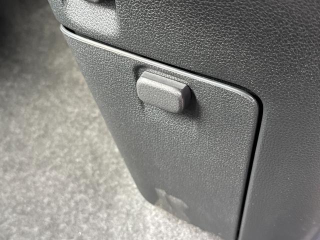 ムーヴキャンバス ストライプスＧ　届出済未使用車　スマートキー　衝突軽減ブレーキ　レーンキープアシスト　両側電動スライドドア　オートライト　オートエアコン　シートヒーター　ステアリングスイッチ　ＬＥＤライト　ＡＤＢ　フォグライト（31枚目）