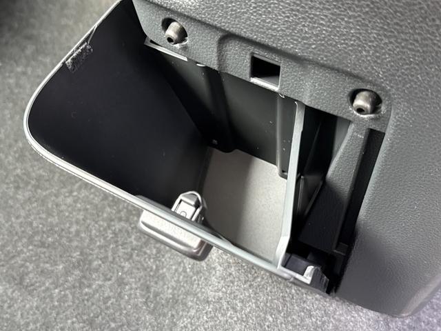 ムーヴキャンバス ストライプスＧ　届出済未使用車　スマートキー　衝突軽減ブレーキ　レーンキープアシスト　両側電動スライドドア　オートライト　オートエアコン　シートヒーター　ステアリングスイッチ　ＬＥＤライト　ＡＤＢ　フォグライト（32枚目）