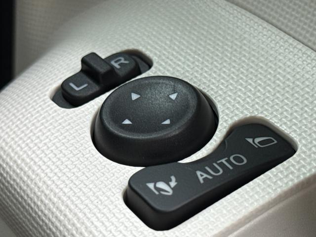 ムーヴキャンバス ストライプスＧ　届出済未使用車　スマートキー　衝突軽減ブレーキ　レーンキープアシスト　両側電動スライドドア　オートライト　オートエアコン　シートヒーター　ステアリングスイッチ　ＬＥＤライト　ＡＤＢ　フォグライト（45枚目）