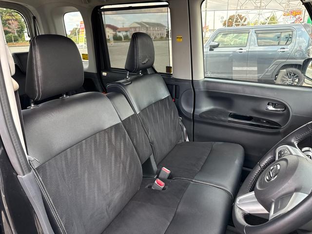 シートも大きな汚れやダメージはございません。納車前には室内クリーニングを施工し、綺麗な状態で納車します。